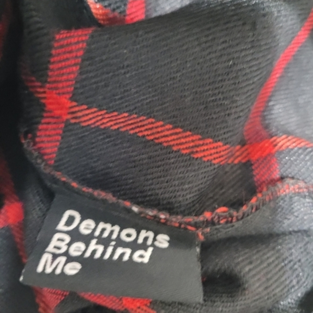 New Demons Behind Me FlannelShirts Mens Size L Button Up Black Red Plaid - Picture 4 of 5